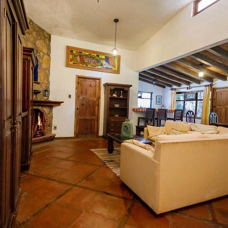 Lago Sol Hotel & Suites Tzintzuntzán エクステリア 写真