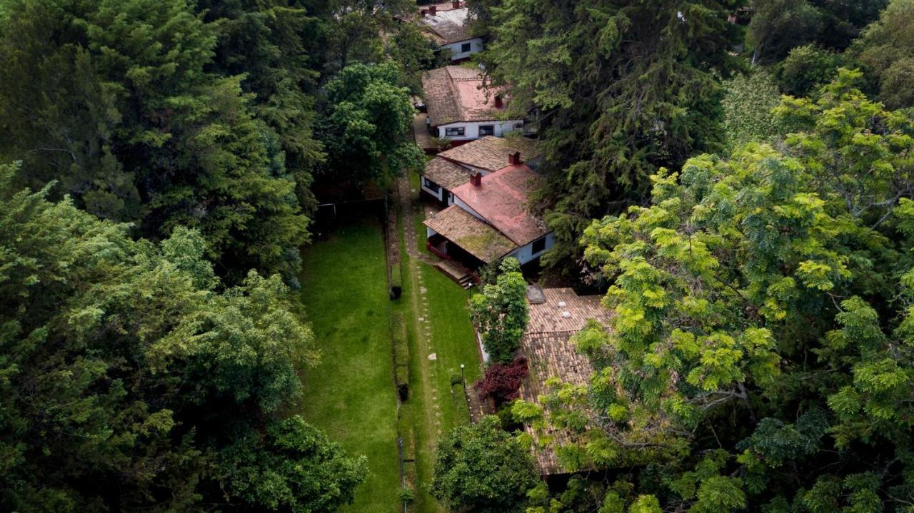 Lago Sol Hotel & Suites Tzintzuntzán エクステリア 写真