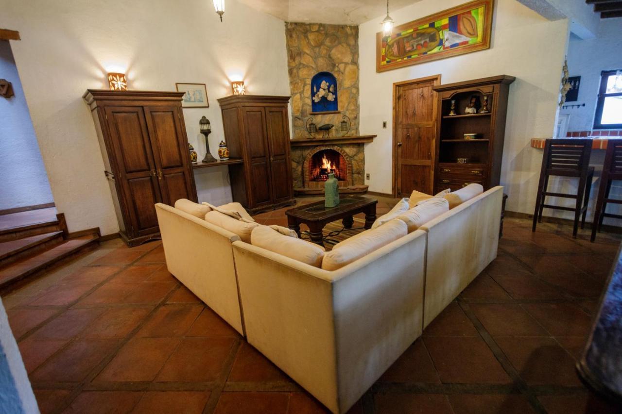 Lago Sol Hotel & Suites Tzintzuntzán エクステリア 写真