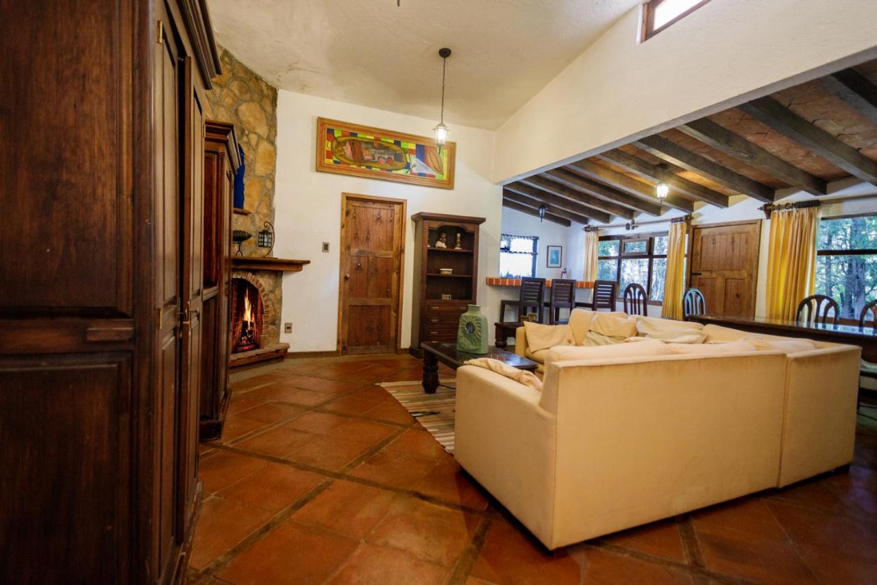 Lago Sol Hotel & Suites Tzintzuntzán エクステリア 写真