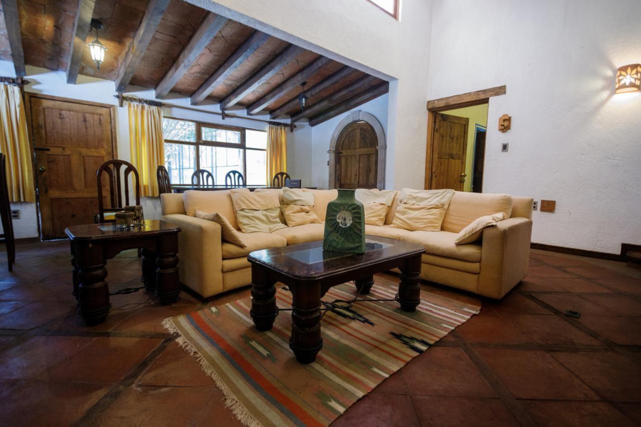 Lago Sol Hotel & Suites Tzintzuntzán エクステリア 写真