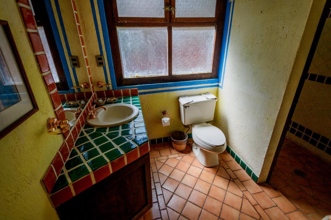 Lago Sol Hotel & Suites Tzintzuntzán エクステリア 写真