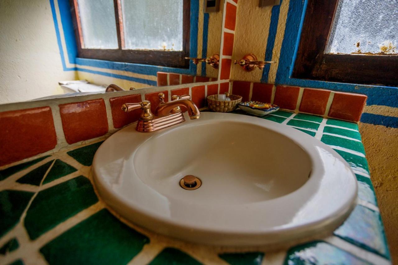 Lago Sol Hotel & Suites Tzintzuntzán エクステリア 写真