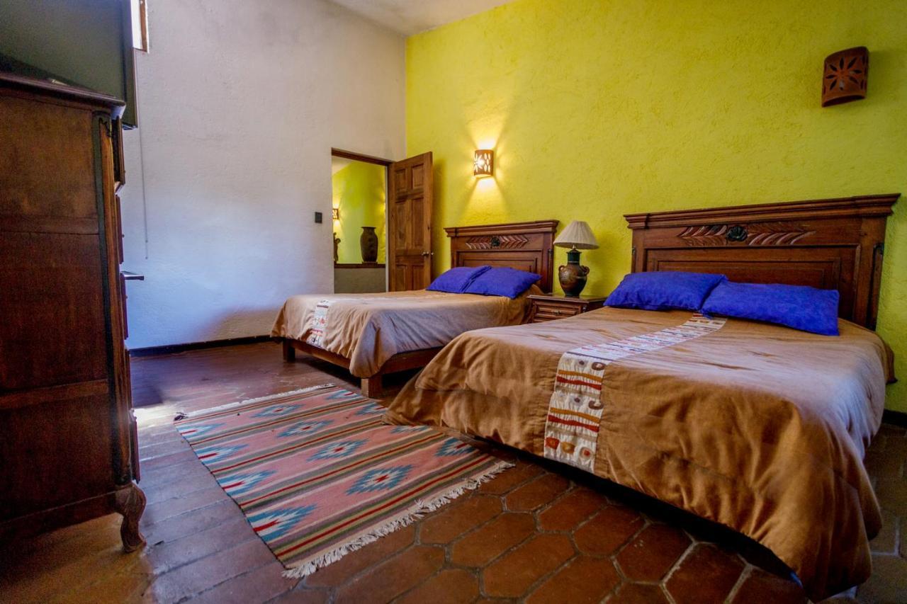 Lago Sol Hotel & Suites Tzintzuntzán エクステリア 写真