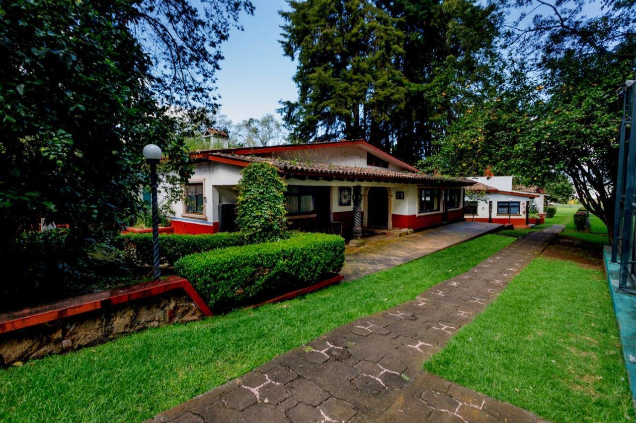 Lago Sol Hotel & Suites Tzintzuntzán エクステリア 写真
