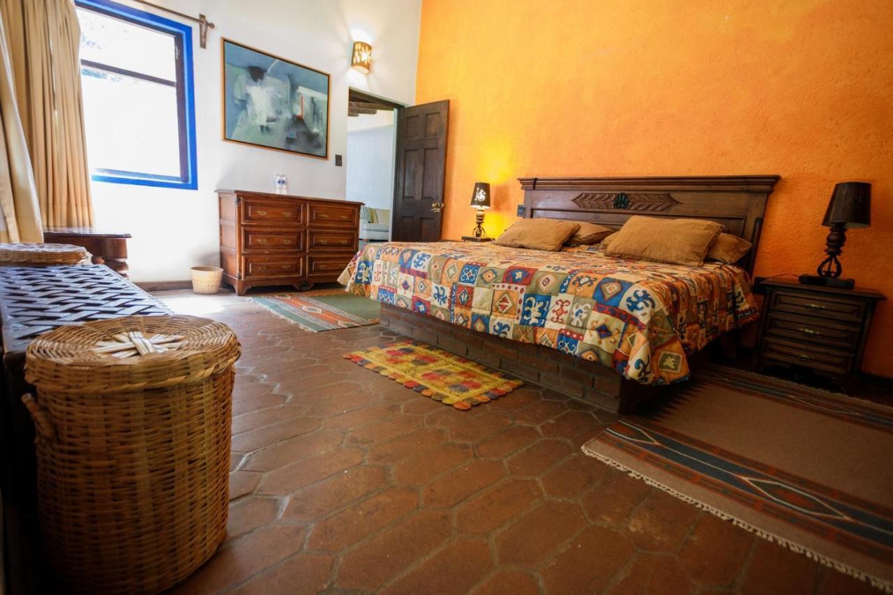 Lago Sol Hotel & Suites Tzintzuntzán エクステリア 写真
