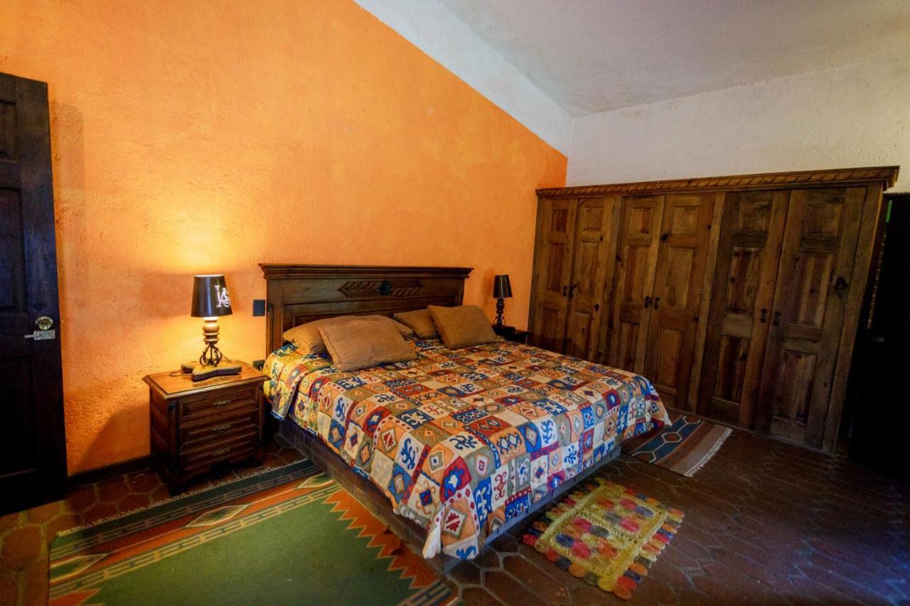 Lago Sol Hotel & Suites Tzintzuntzán エクステリア 写真