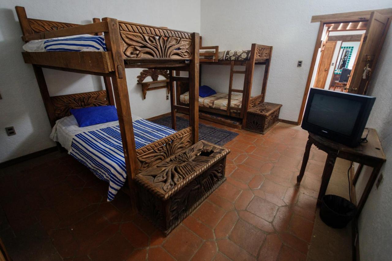 Lago Sol Hotel & Suites Tzintzuntzán エクステリア 写真