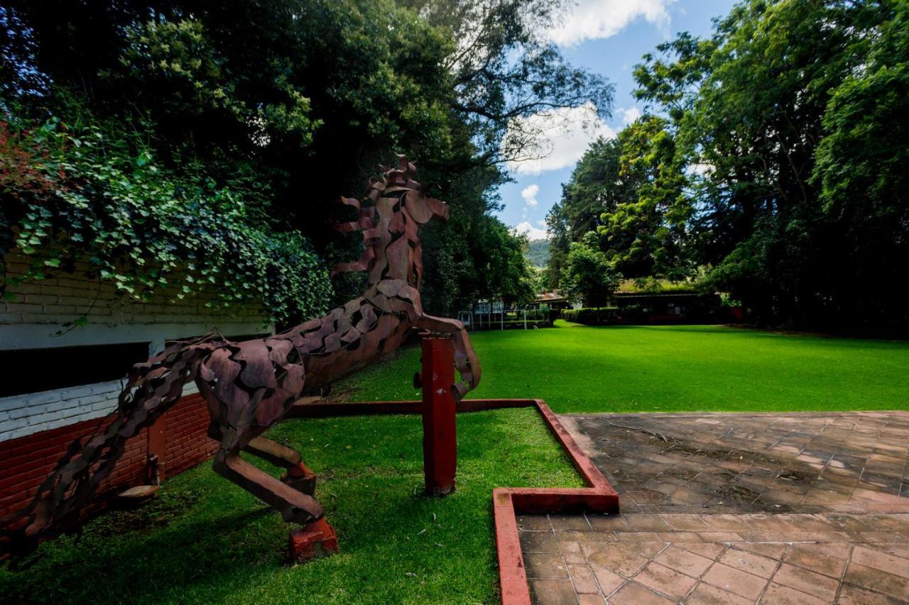 Lago Sol Hotel & Suites Tzintzuntzán エクステリア 写真