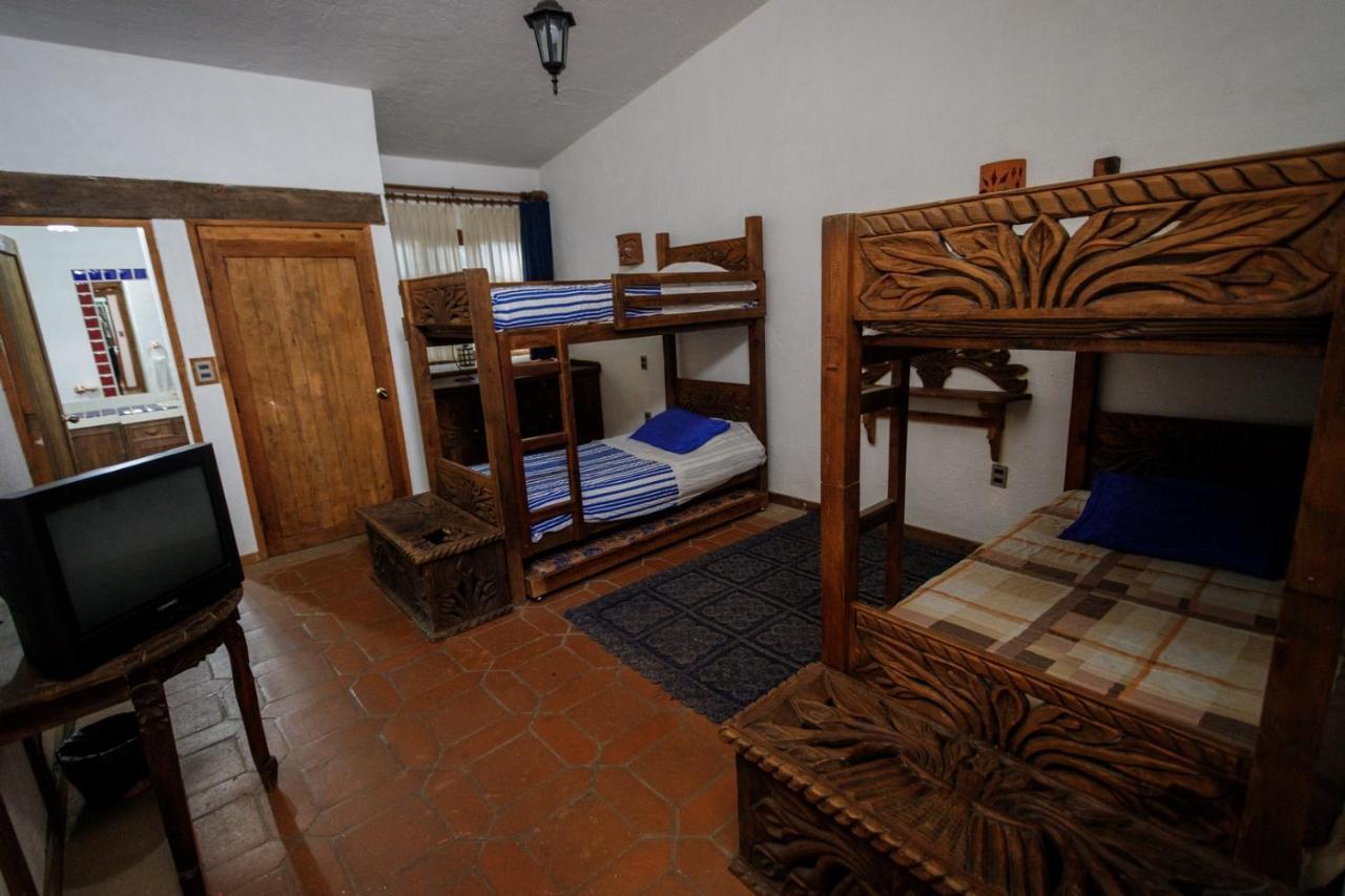 Lago Sol Hotel & Suites Tzintzuntzán エクステリア 写真